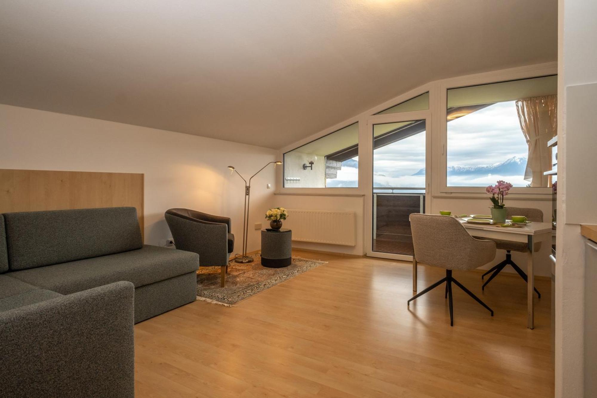 Apartment Einraum Mit Berg- Und Seeblick